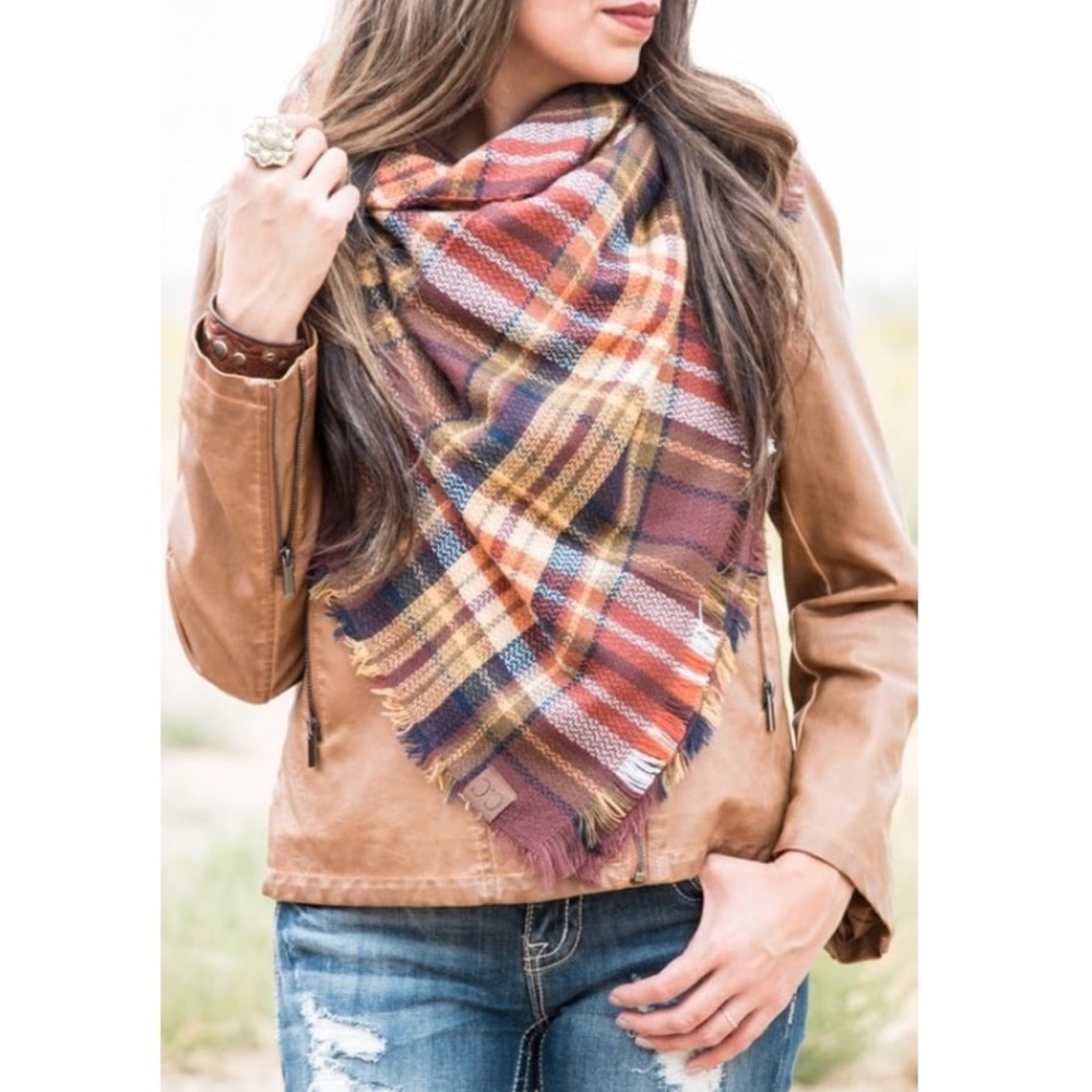 Super Soft Plaid Blanket Scarf (NWOT)